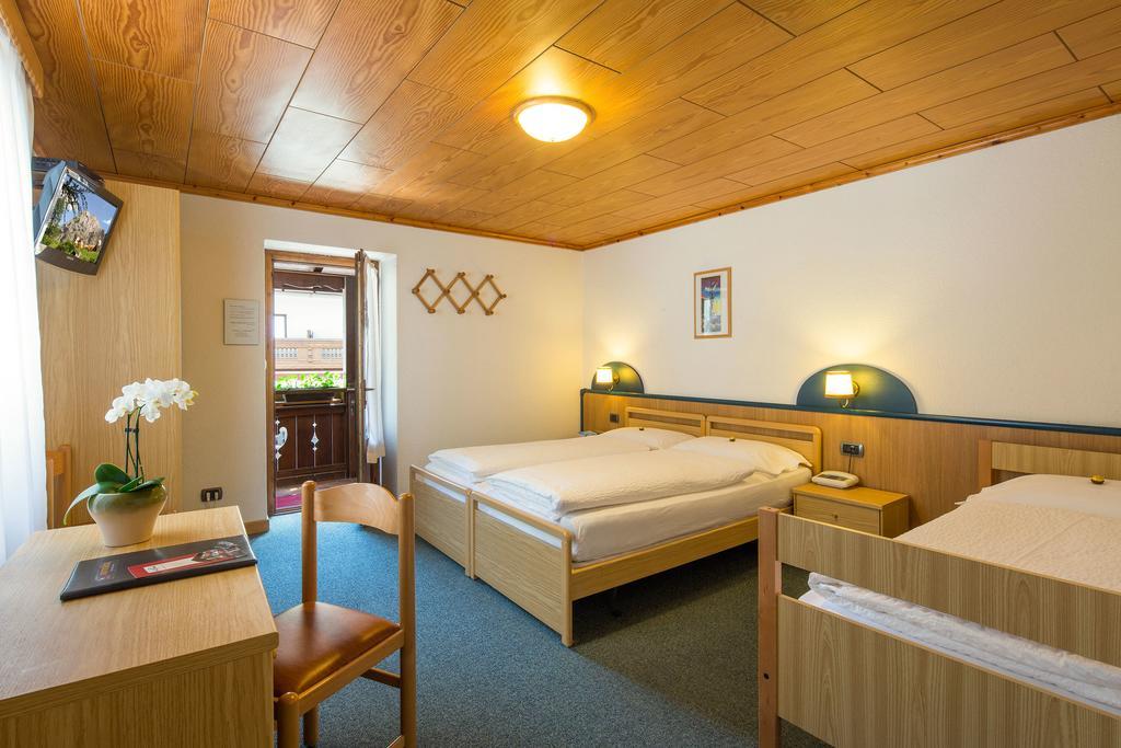 Hotel Garni Ai Serrai Rocca Pietore Eksteriør bilde